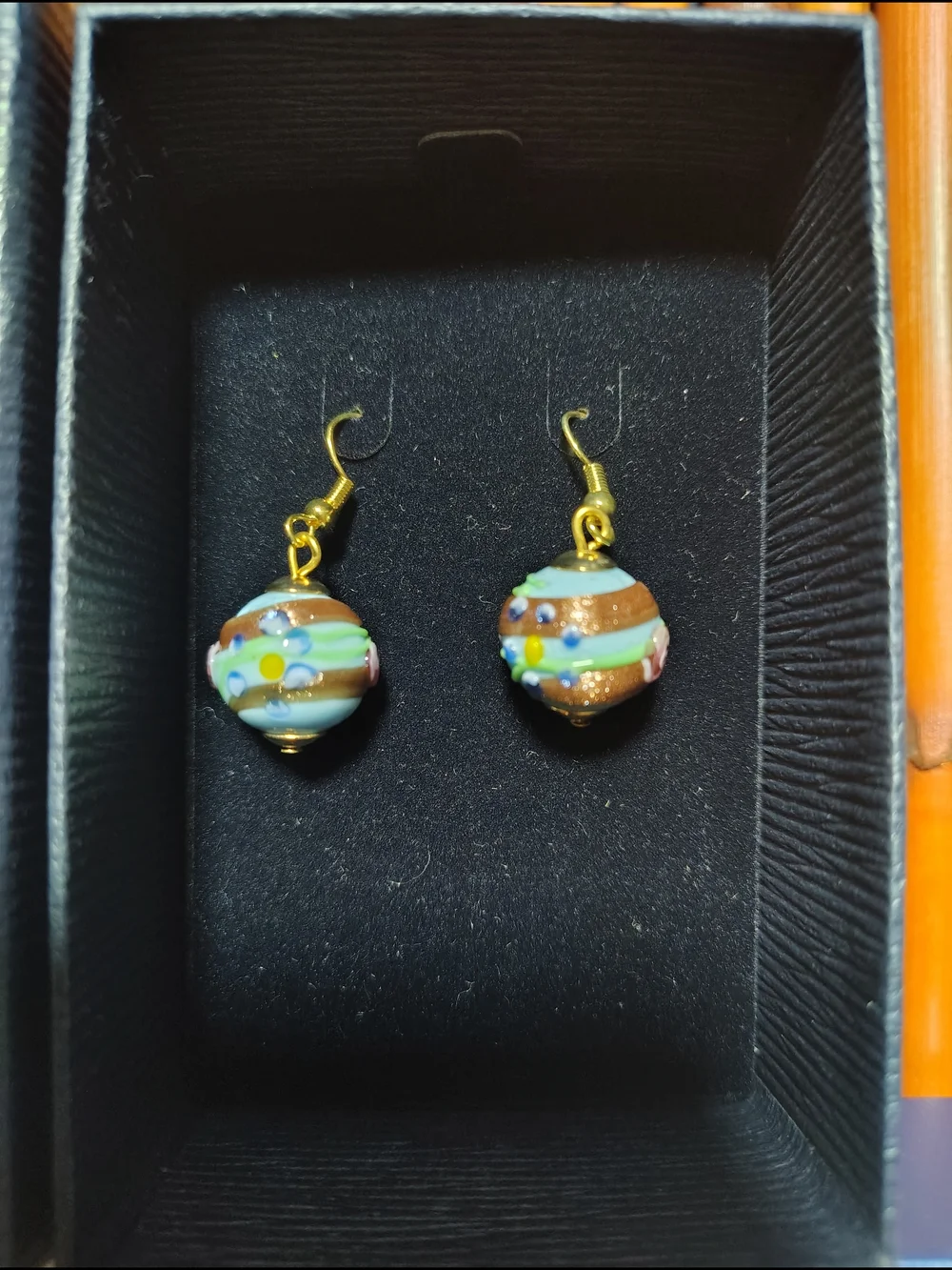 Francesca Murano Glass Bracelet and Earrings set is a stunning piece of jewelry